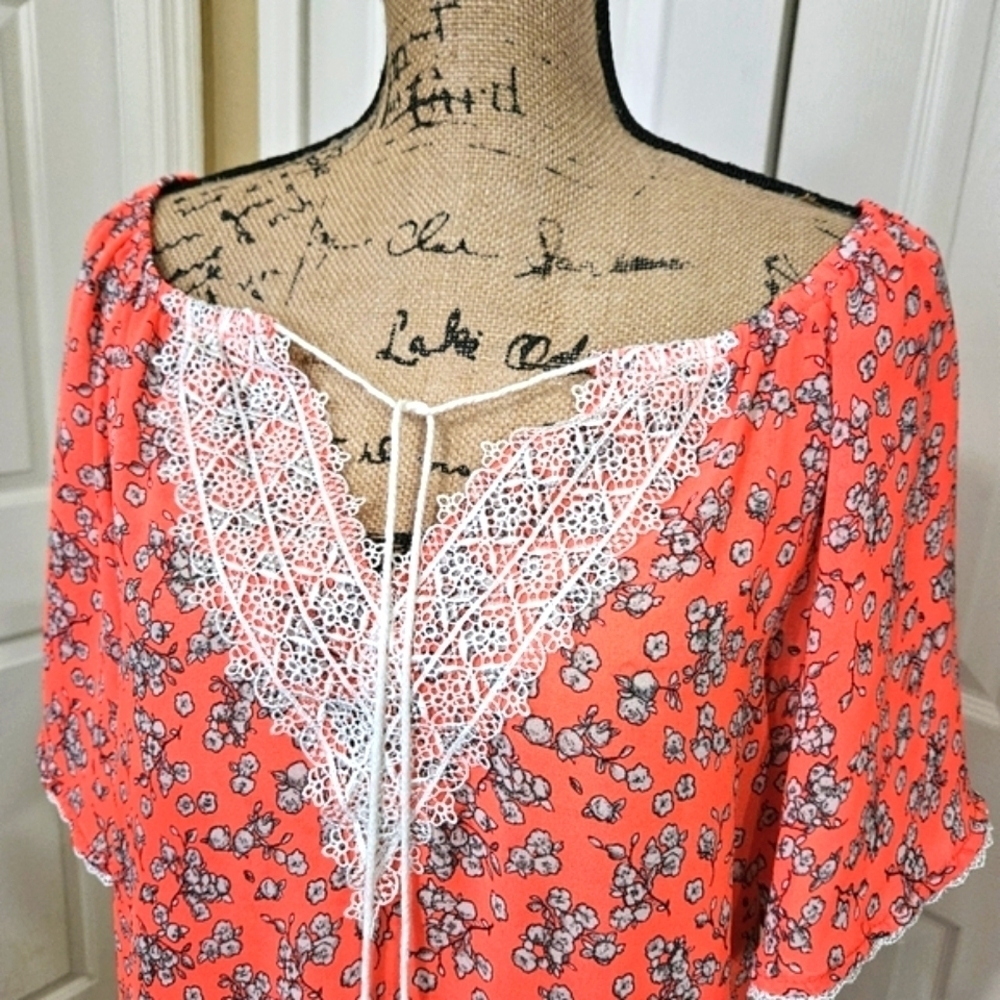 Democracy Boho Sheer Coral Lace Trimmed Blouse Size M - Picture 2 of 10